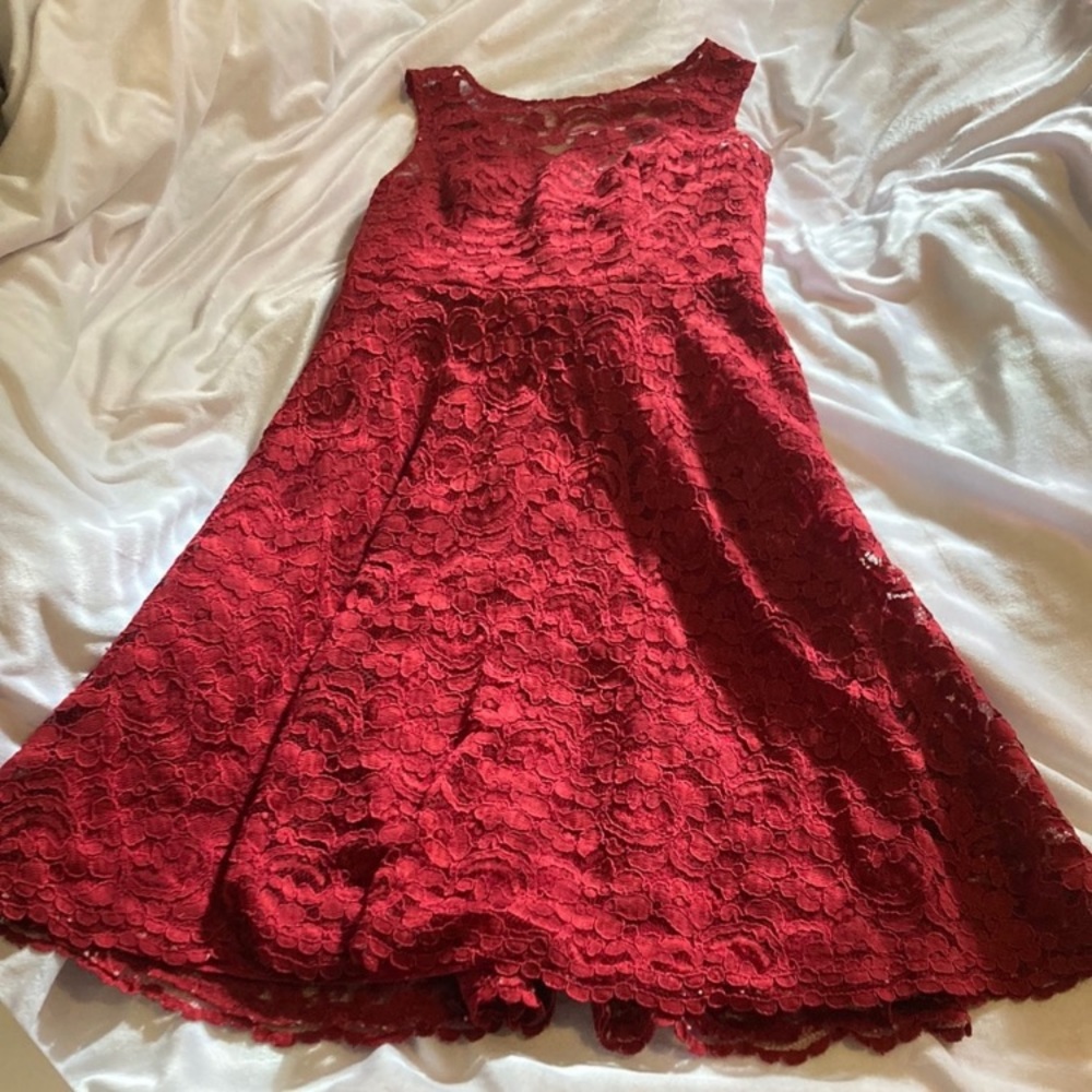 Wine colored lace like dress‼️😍